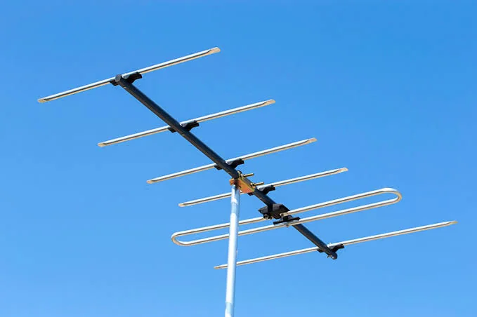 Antenna TV installata su palo